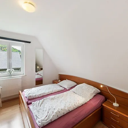 別荘 Schoenes In Mit Terrasse *