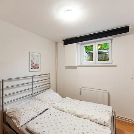 Schoenes In Mit Terrasse