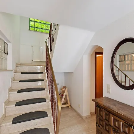 Schoenes In Mit Terrasse