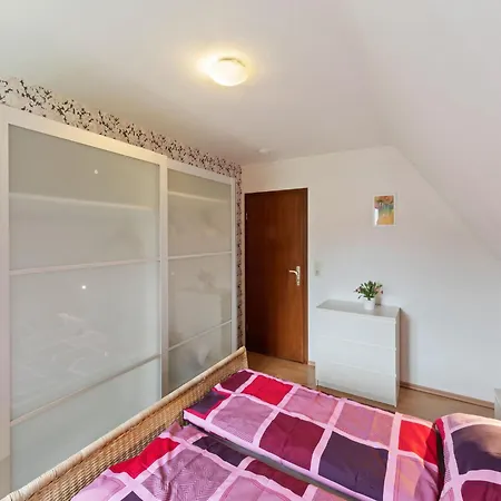 Schoenes In Mit Terrasse 別荘