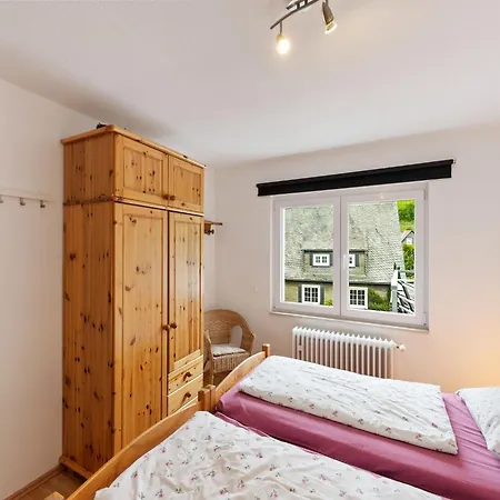 Schoenes In Mit Terrasse